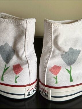 Converse Chuck  Floral High Tops White Womens 10 Mens 8 Unworn